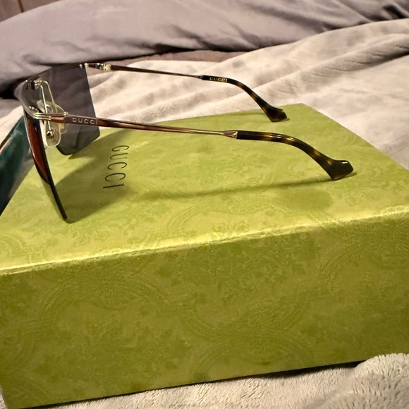 Gucci sunglasses authenticated - Picture 3 of 7